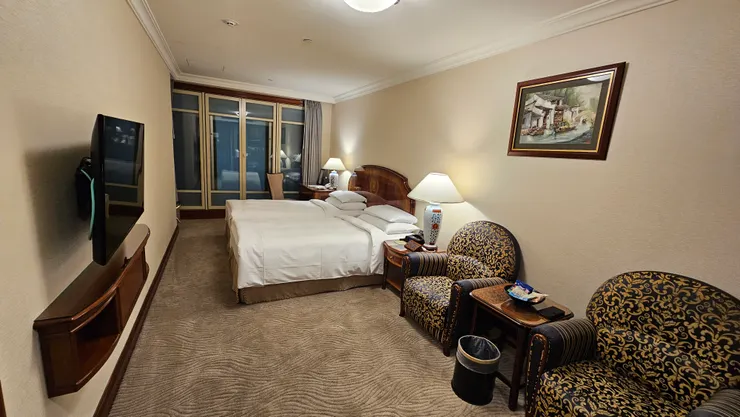 這是我和老爸在台北長榮桂冠酒店所住的房間!房間比想像之中還要大!