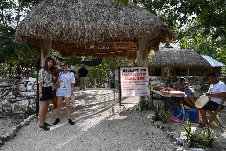 Cenote Chulul岩洞井場地入口
