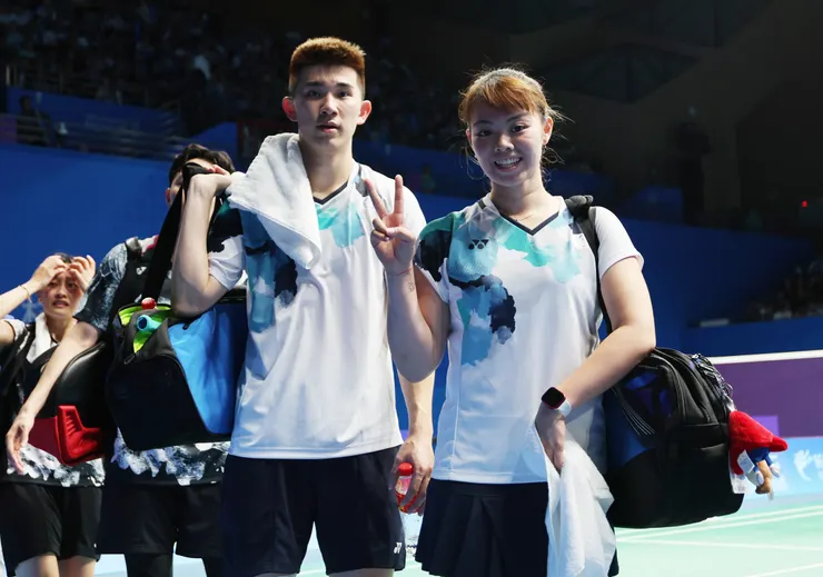 葉宏蔚、比葉的李佳馨,及路過的(x)贏球的(o)蔡侑玎、徐承宰。圖:中華奧會