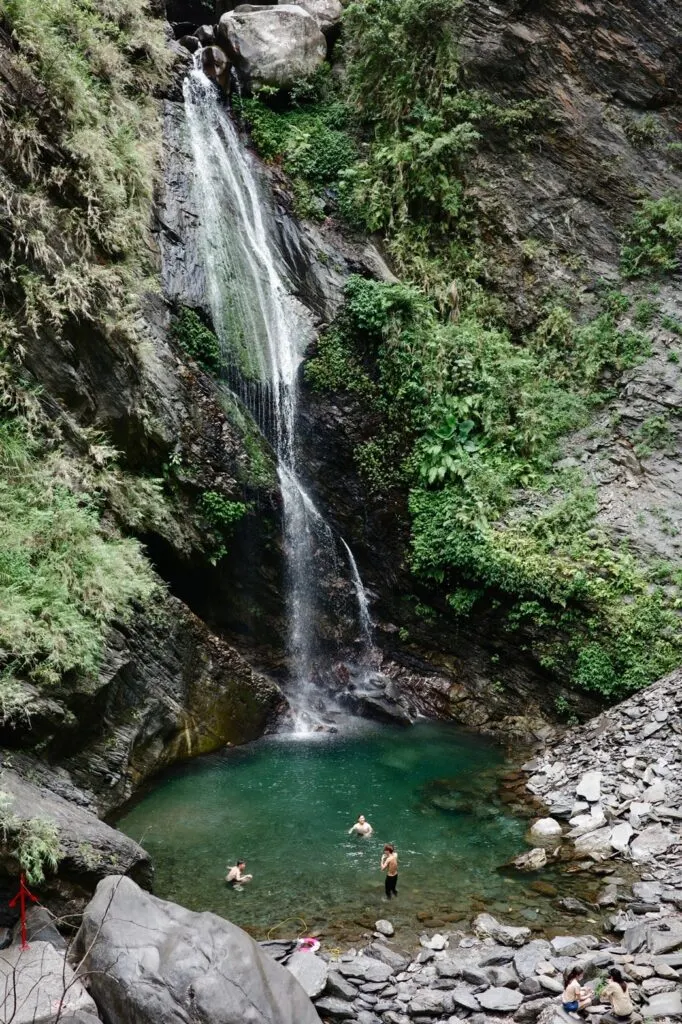 神山瀑布；圖片來源：Alpforest 戶外生活媒體平台