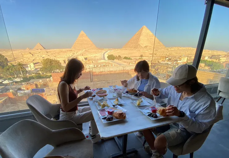 在飯店好好吃早餐,也要好好看金字塔