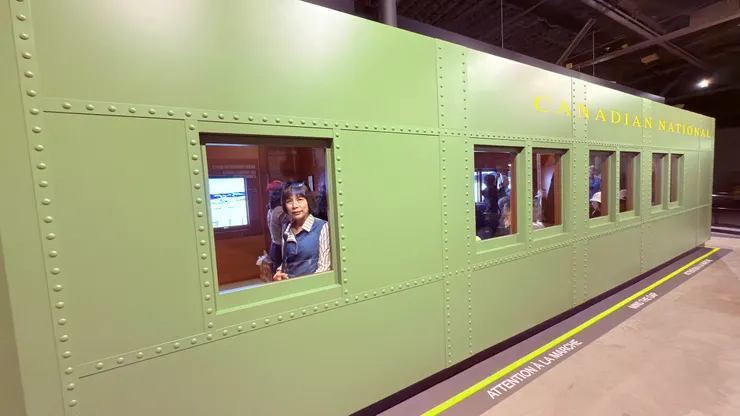 通過移民手續轉搭火車到加拿大各地