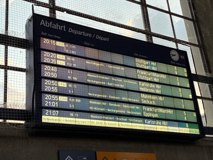 大概有一半的班次誤點。