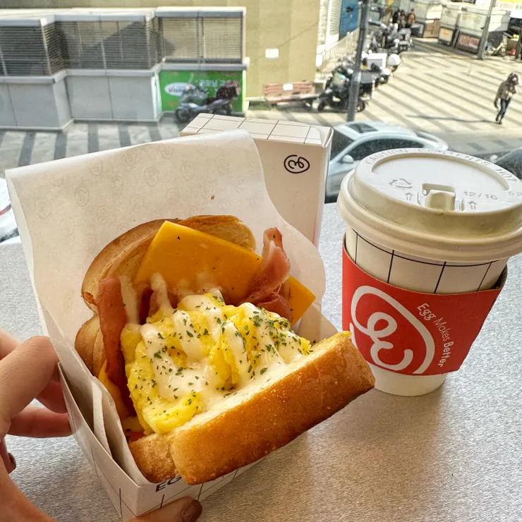 套餐=三明治+柳橙汁+薯餅