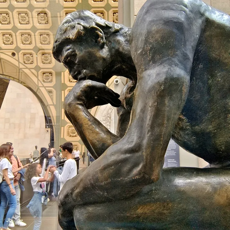 【不用說了，羅丹的沈思者（The Thinker）。】