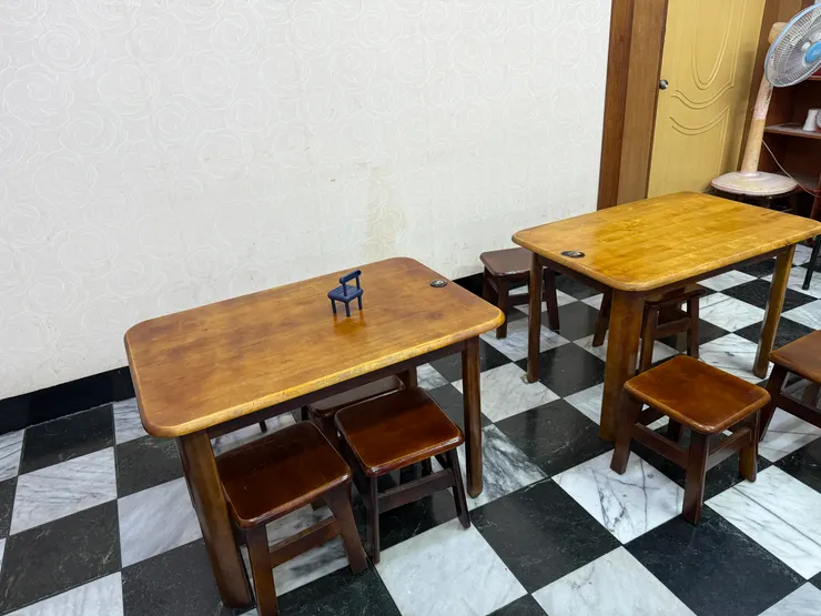 店內可愛的小桌椅