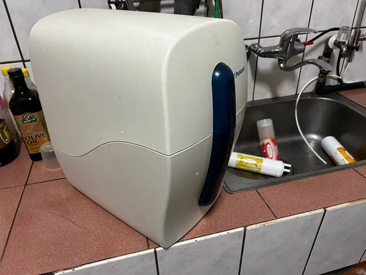 舊淨水器外觀