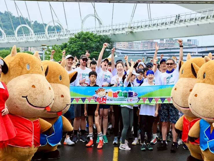 去年首屆「美國牛肉 趣味牧場跑」於新店陽光橋盛大落幕，兩千人共襄盛舉，已成指標盛事