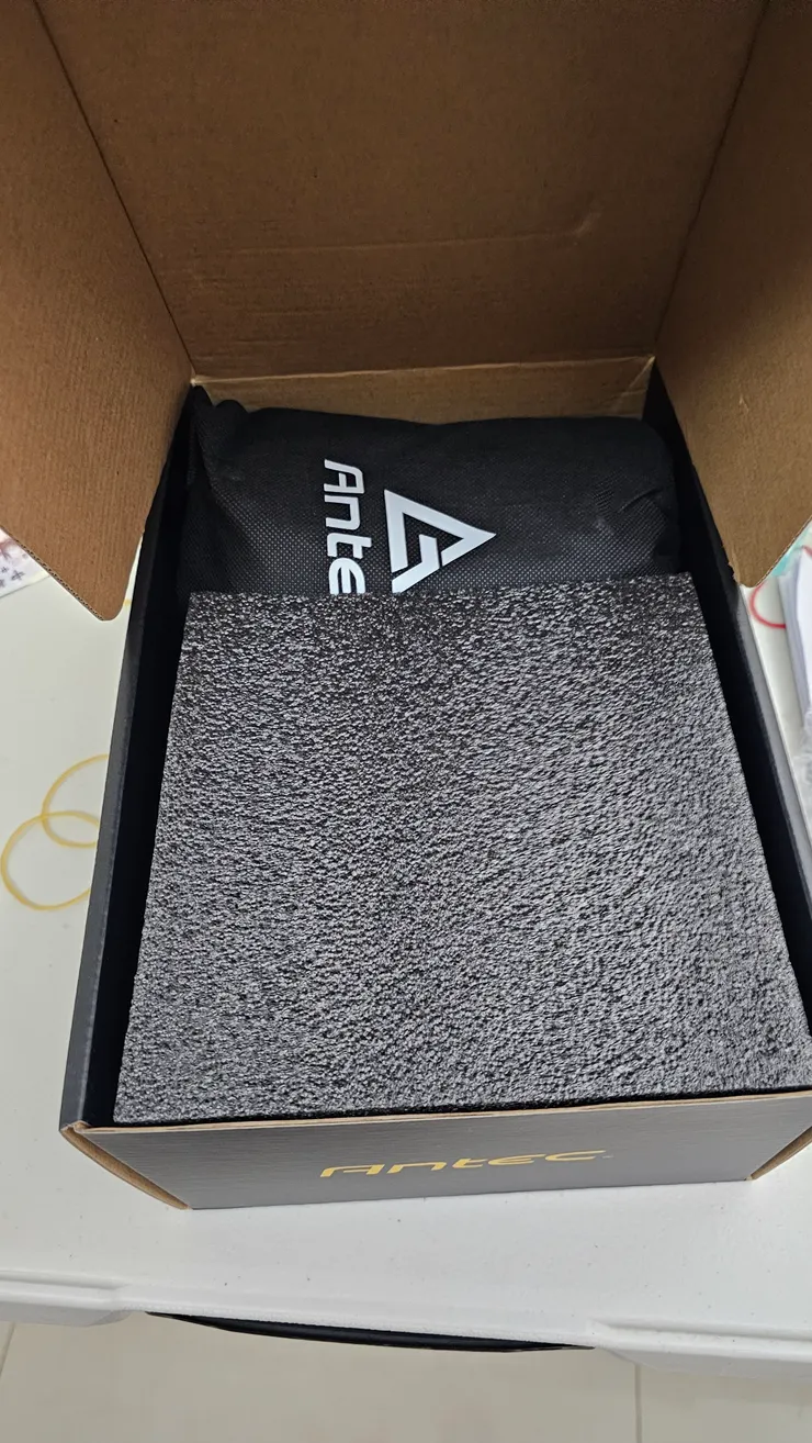 開啟後有一張說明書，移除後