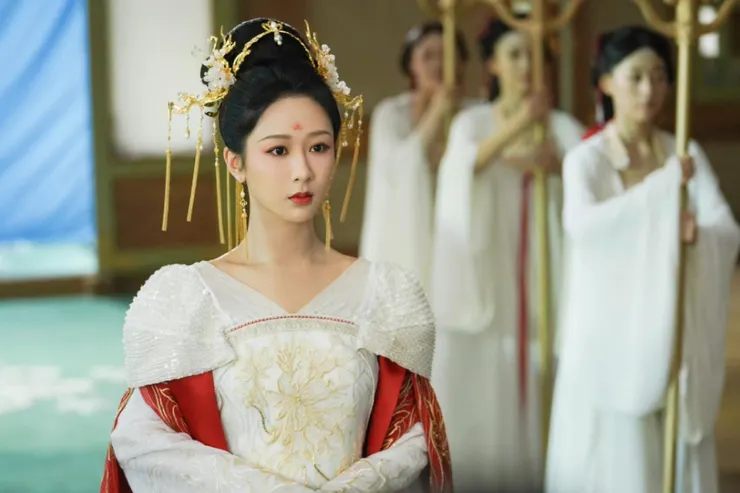 楊紫飾演小夭、玟小六兩個角色。