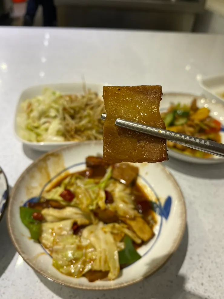 我點的回鍋肉，素三層肉做得好細緻，竟然有做出分層