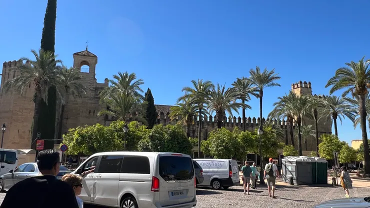 基督教君主城堡停車場