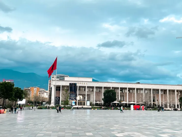 阿爾巴尼亞首都 : 地那拉