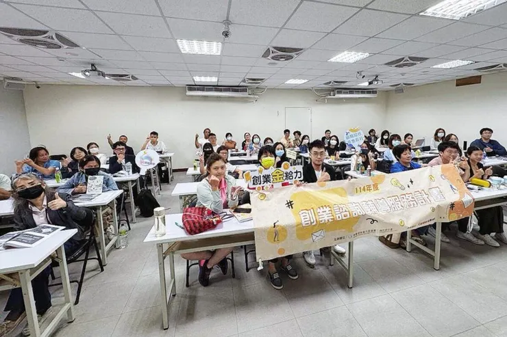 潘偉亷顧問於講座中不斷提醒創業者「 善用勢、別用力 」乘風藉勢。