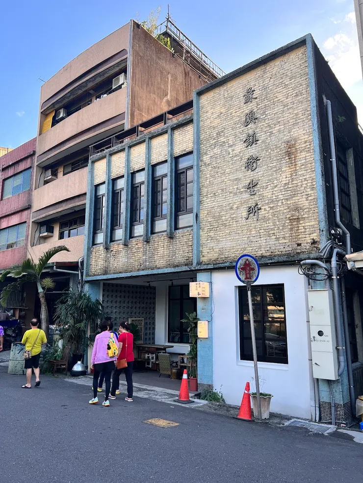 飯店鄰居蘇澳衛生所舊址已變成輕食店