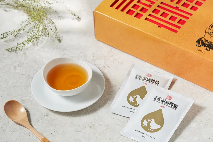 遵循古法、慢火精煉6小時的幸福滴雞精,加熱後如雞湯般美味!(資料來源:勤億蛋品科技)