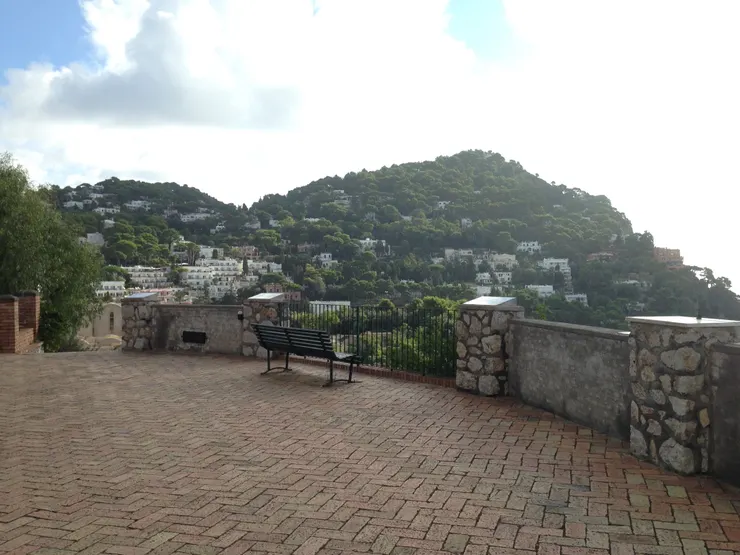 坐在這裡欣賞美景，實乃人生一大享受