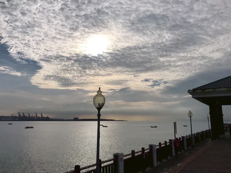 快四點了，天空漸漸露出暮色