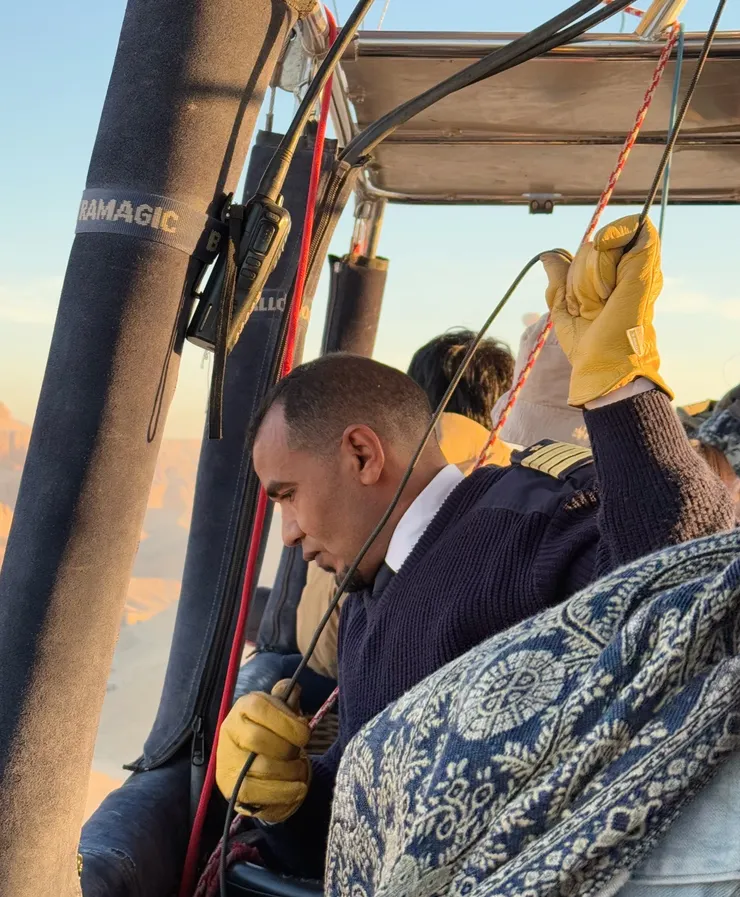 我們帥氣幽默又認真的熱氣球駕駛員！