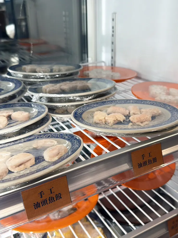 手工汕頭魚冊、魚餃：口感紮實，吃得到鮮魚原味。必拿！！