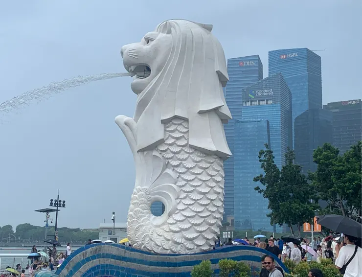 封面:魚尾獅。新加坡,是真的沒甚麼可以當封面的。