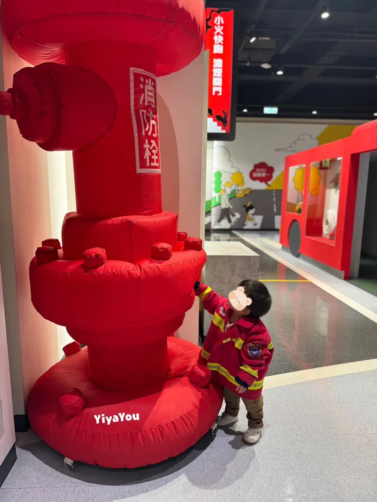 有消防車及消防栓等大型裝置供拍照