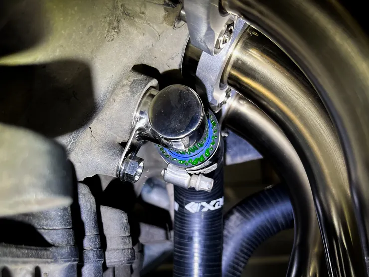 微微滲漏的水箱精...