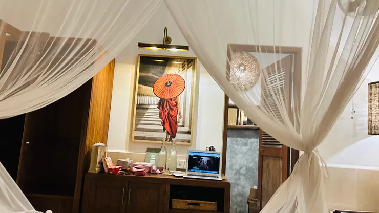 東南亞慣有的蚊帳