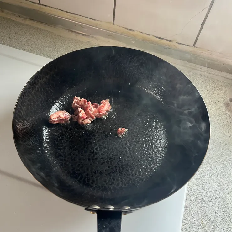 先把牛油煸出來