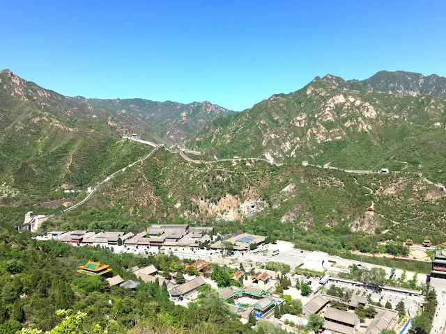 北京近郊景點居庸關長城陡峭階梯與風景
