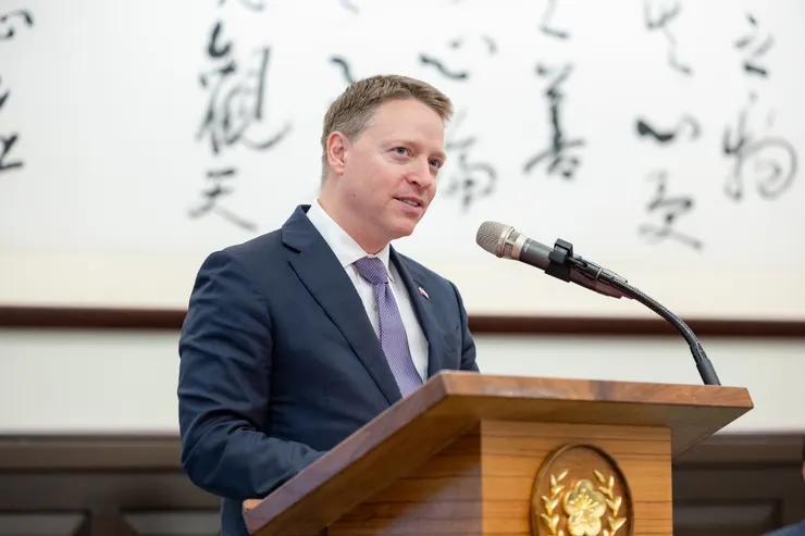 川普第一任期之副國安顧問博明（Matt Pottinger）於我國總統府發表演說。