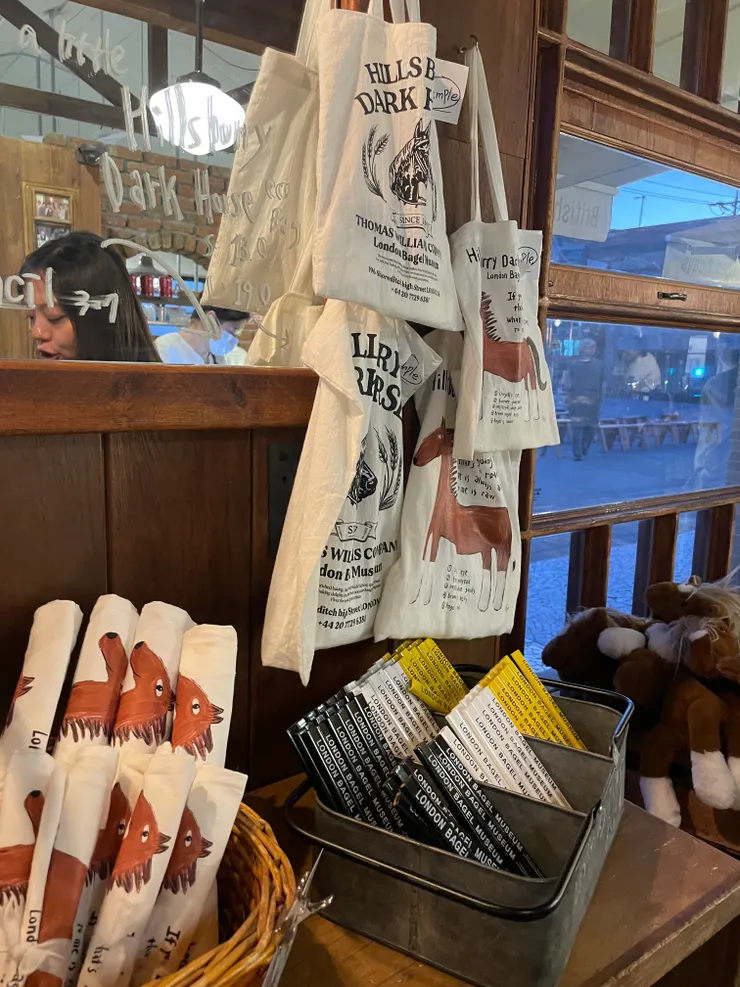 韓國咖啡廳的行銷手法 都會有週邊商品