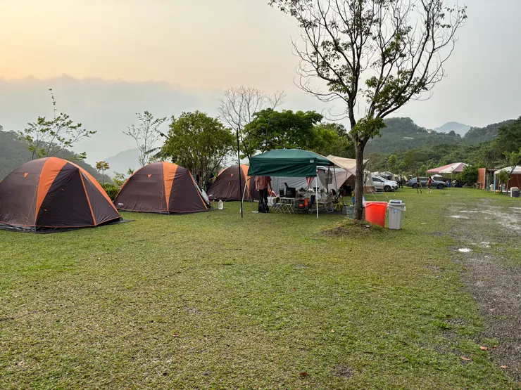 B區就是單純的草皮區,若自備帳篷的話,彈性滿高的!