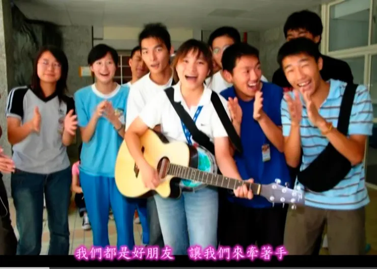 歌曲<歡樂年華>截圖