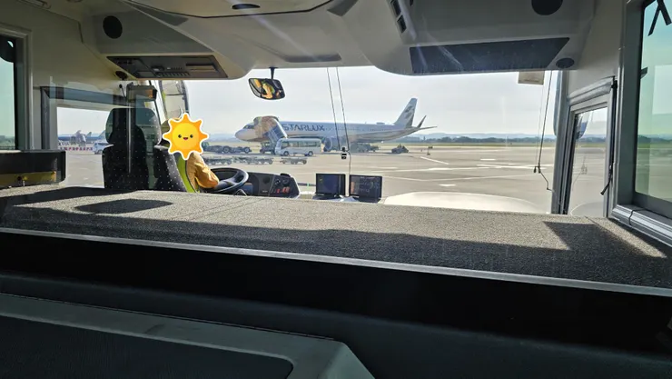 我們的飛機到了!