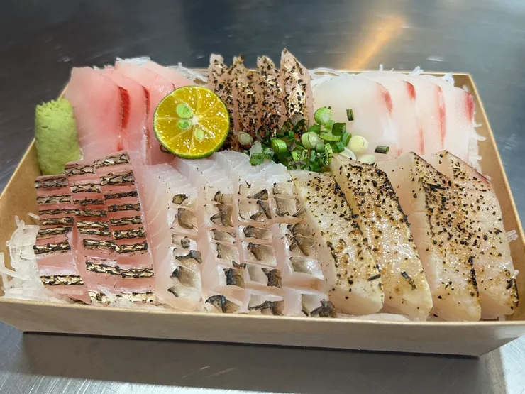 當地很熱門的刺身店，都是我不認識的當地魚種XD