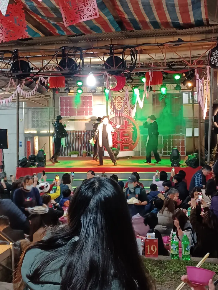 模仿劉文正的其中一項表演