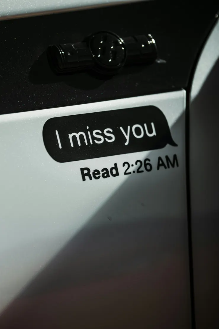 他已讀，我卻被沉默擊落在原地。     (Photo by Jakob Rosen on Unsplash)