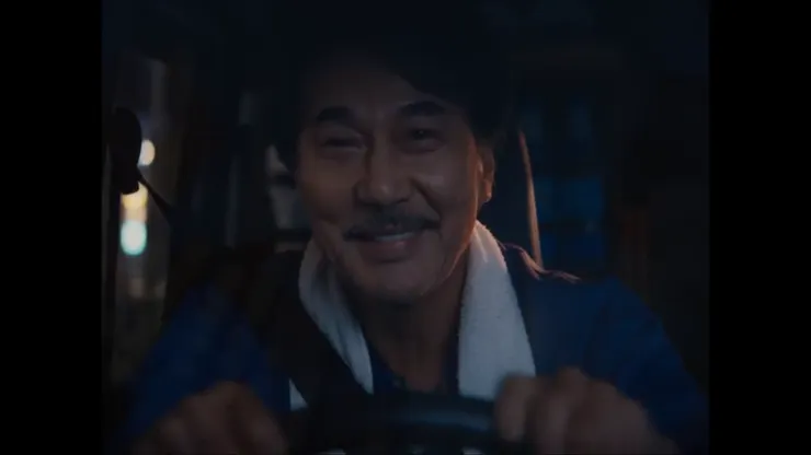 平山仍在路上。那卷卡帶是撫慰、是朋友、是期待，是和過去和解的鑰匙。笑著笑著，他眼中的淚，或許也是你我還尚未向過去道別的縮影。