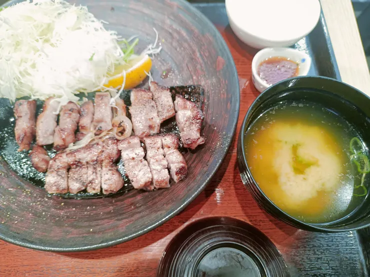 腦筋真的不好使了，吃了幾塊才想到要拍照