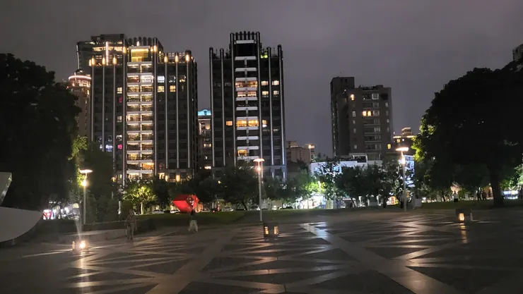 國美館.廣場(李建崑攝影)