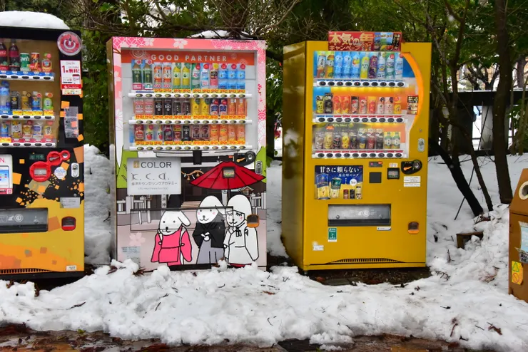 一旁的販賣機也有きまちゃん和結緣特色