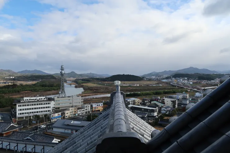 眺望福知山市。