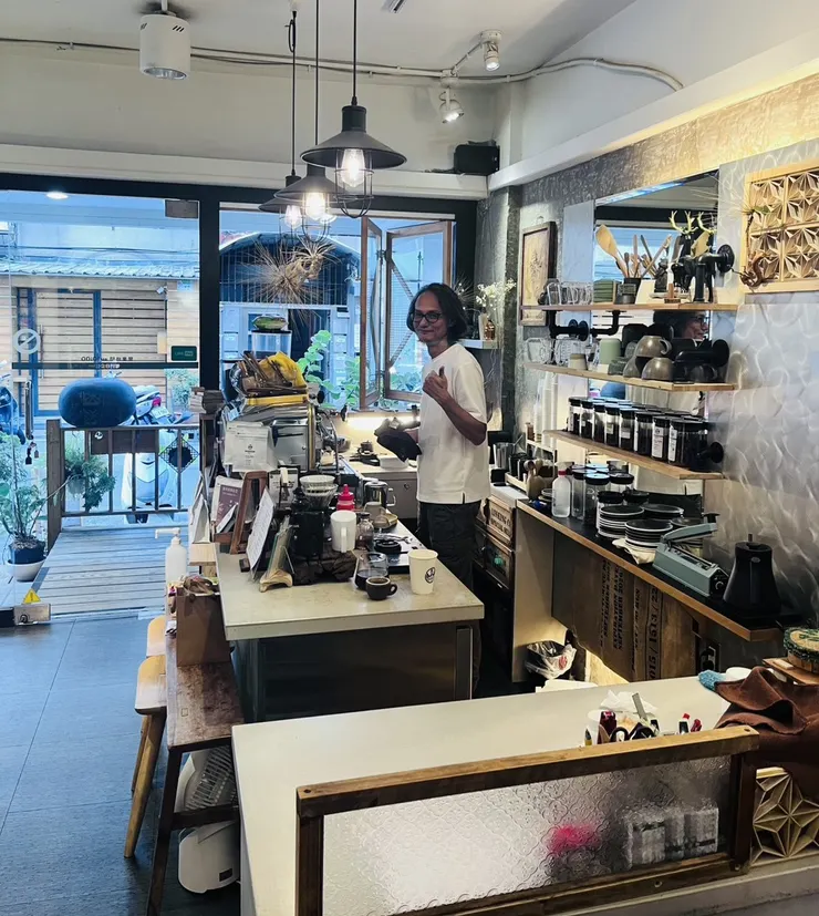 Wait in coffee老闆