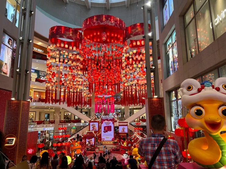 熱鬧又喜氣洋洋的百貨公司