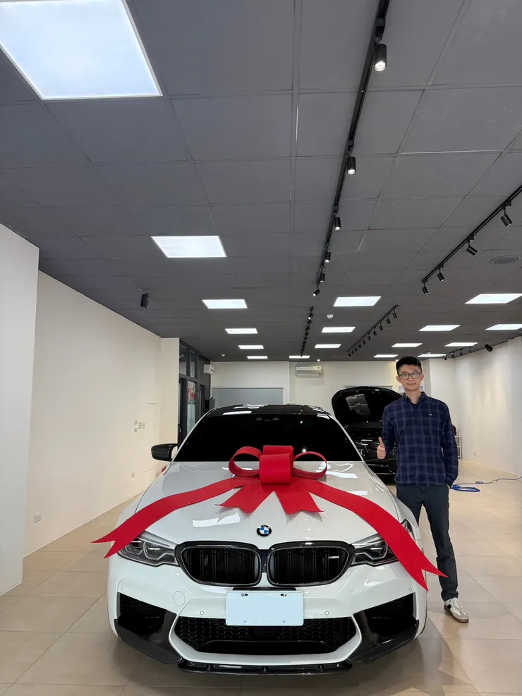 中部水果貿易年輕企業主正式入手 BMW F90 M5!交車前完成原廠檢查與 GOO 第三方鑑定,完整解析性能外匯車交車流程與安心購車關鍵。