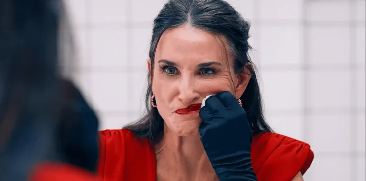 【影評】擬像的詛咒：《完美物質/懼裂》The Substance (2024) 與影像時代的人設噩夢｜映後就談