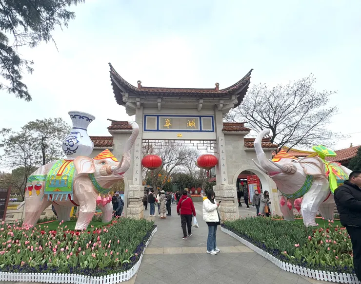 入口的大象俗氣了些！