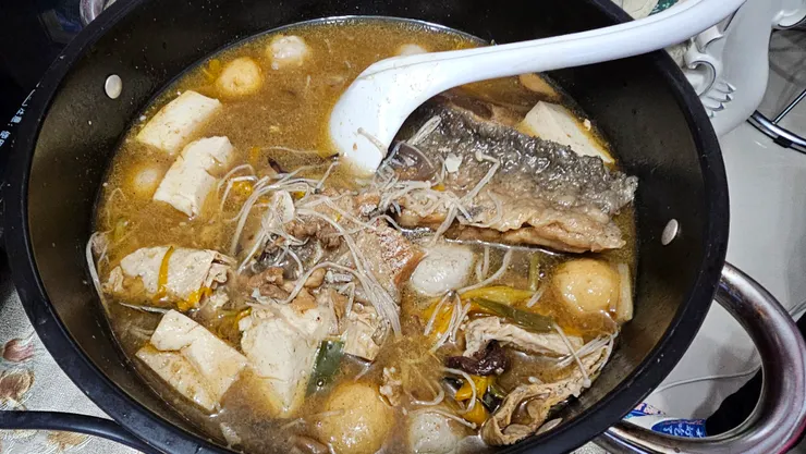 這是老媽請人從嘉義大埔買回來的砂鍋魚頭!