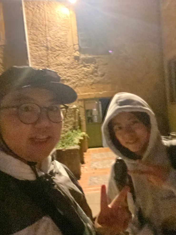 跟韓綜拍攝的入口合照